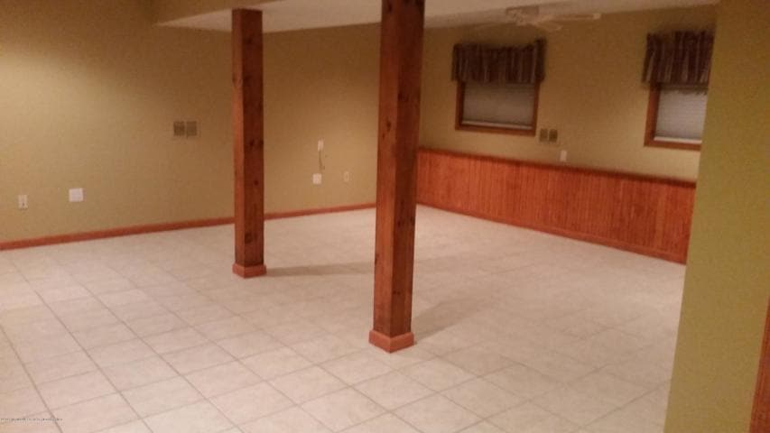 Building Photo - 744 Spray Ave