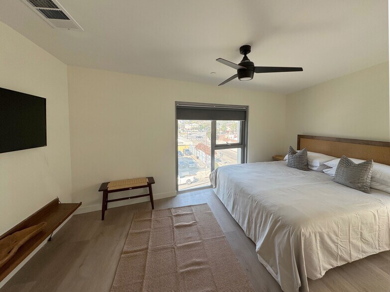 Building Photo - 4548 Huntington Dr S