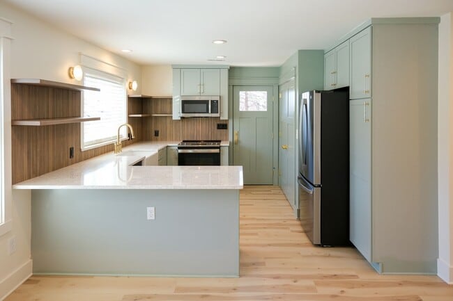 Building Photo - Custom Design Home in Greenville w/ Lawn Care included!