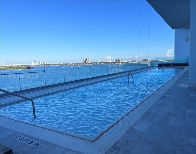 Building Photo - 700 NE 26th Terrace