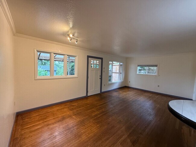 Building Photo - 3 Bedroom/ 2 bathroom Home in Cotati