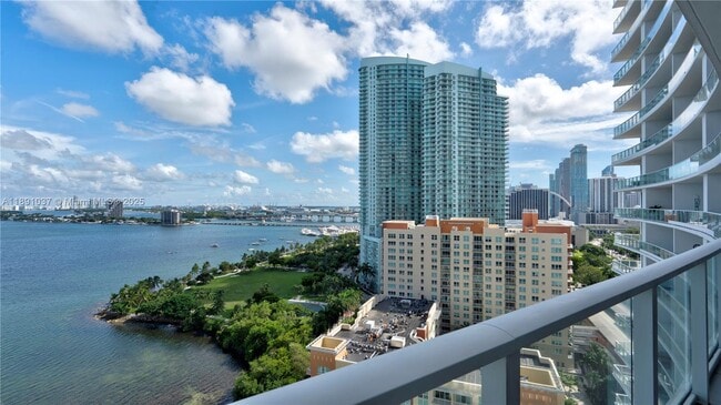 Building Photo - 2020 N Bayshore Dr