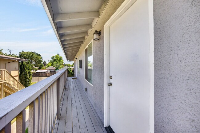 Building Photo - Remodeled 2-Bedroom Gem Near Sac City College