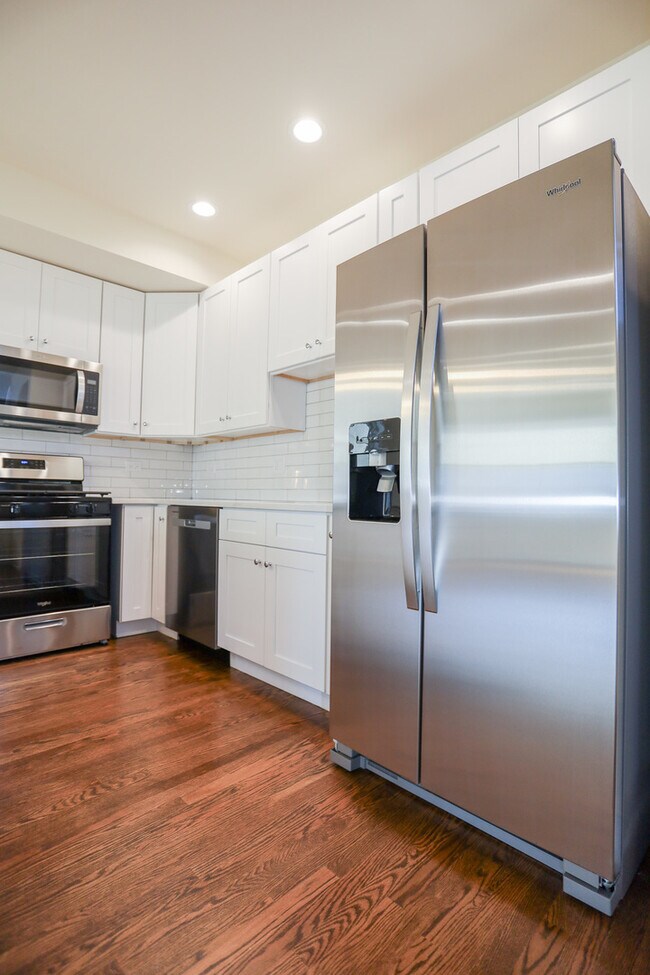 Building Photo - 2342 N Lawndale Ave