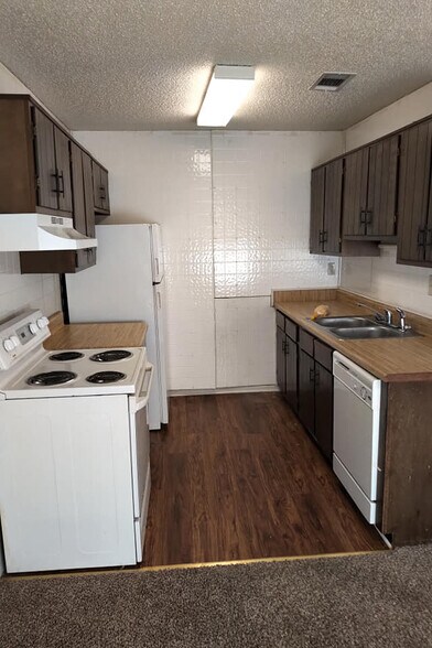 Building Photo - 1523 E Beverly Dr