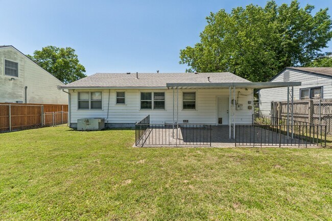 Building Photo - 3317 S Louisville Ave