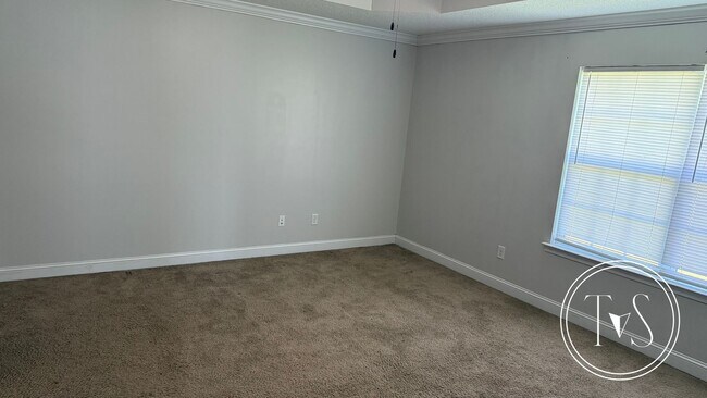 Building Photo - RATE DROP ALERT (was $1980/month) and SUMM...