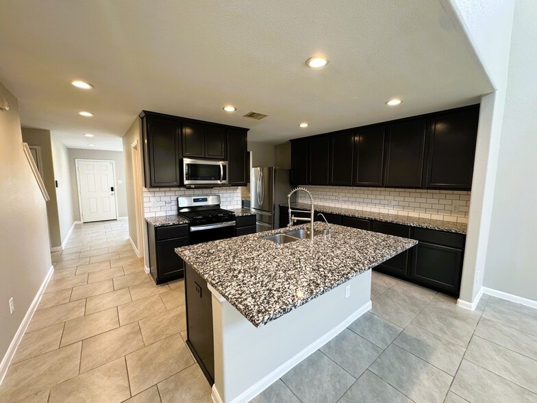 Building Photo - 615 Calm Ct