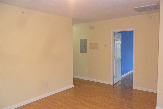 Building Photo - 848 Waverly St