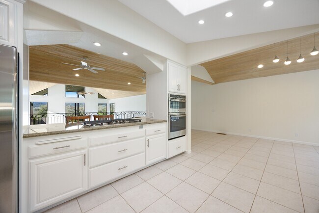 Building Photo - 9168 Eastside Rd