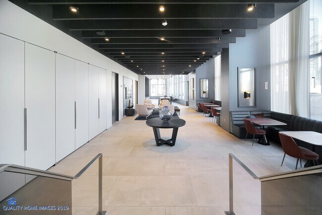 Building Photo - 450 E Waterside Dr