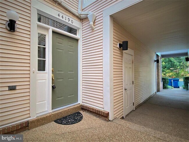 Building Photo - 44190 Mossy Brook Square