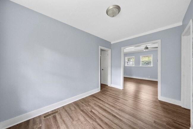 Building Photo - 2 Bedroom Pet Friendly Home For Rent Near ...