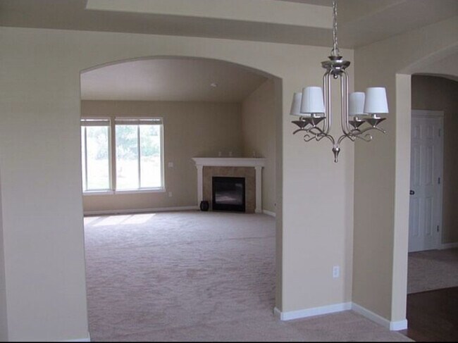 Building Photo - 2645 Stonecreek Dr
