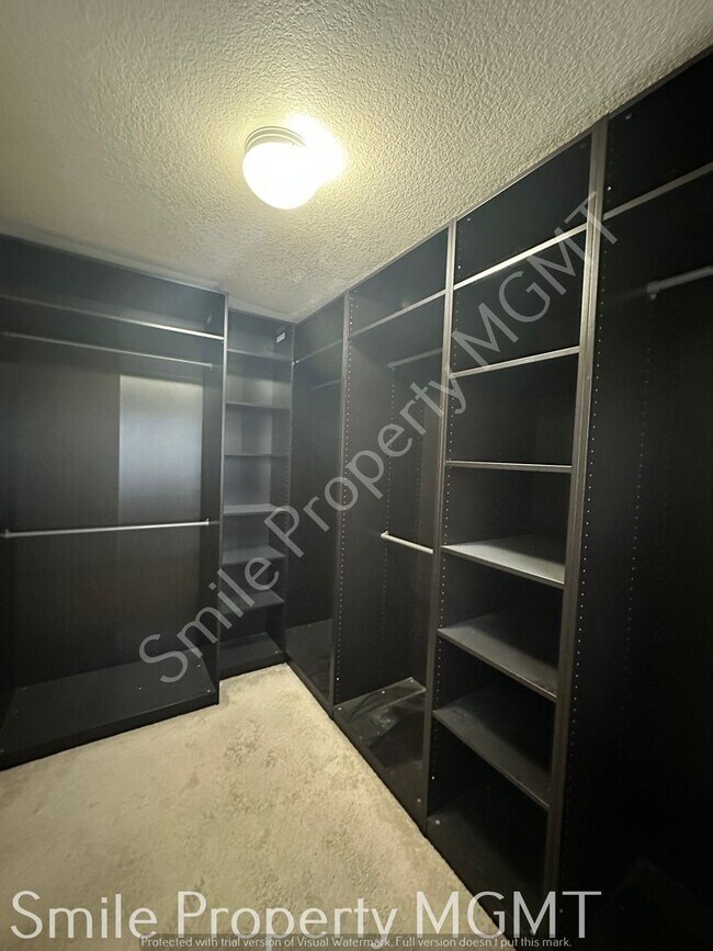 Building Photo - single house