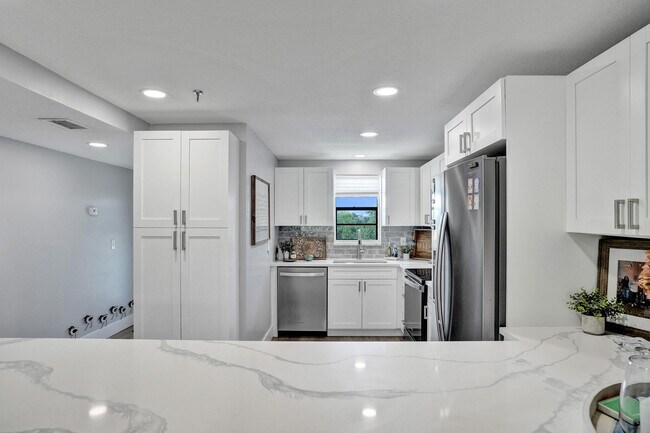 Building Photo - 2400 Deer Creek Country Club Blvd