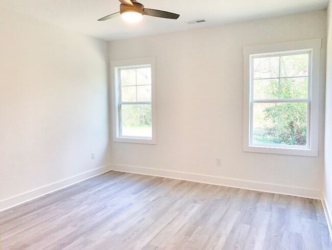 Building Photo - 811 Martin St