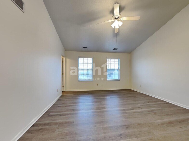 Building Photo - 1813 Willow Brook Ct