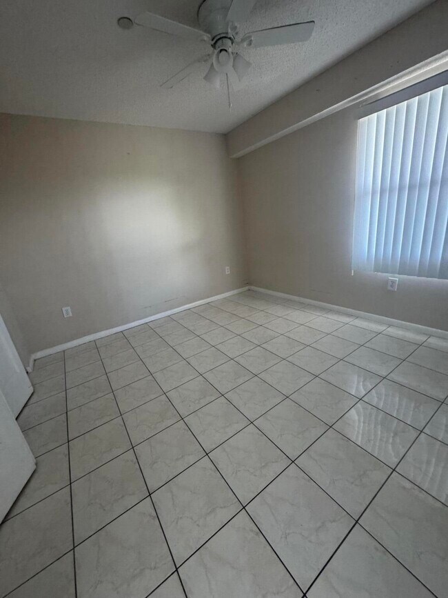 Building Photo - 701 SW 141st Ave