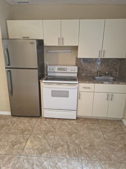 Building Photo - 1370 NE 153rd St