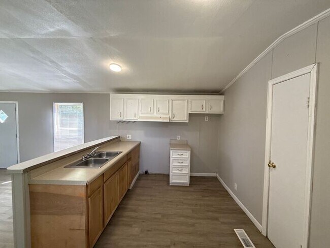 Building Photo - T.R. Lawing Realty Property