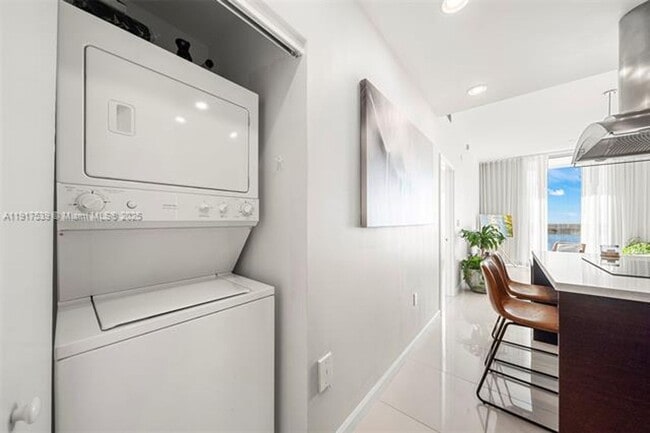 Building Photo - 7930 East Dr