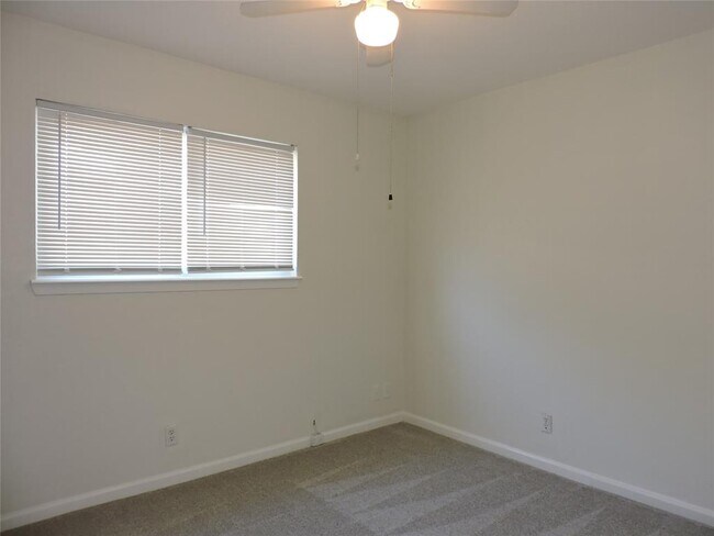Building Photo - 1625 Chippeway Ln