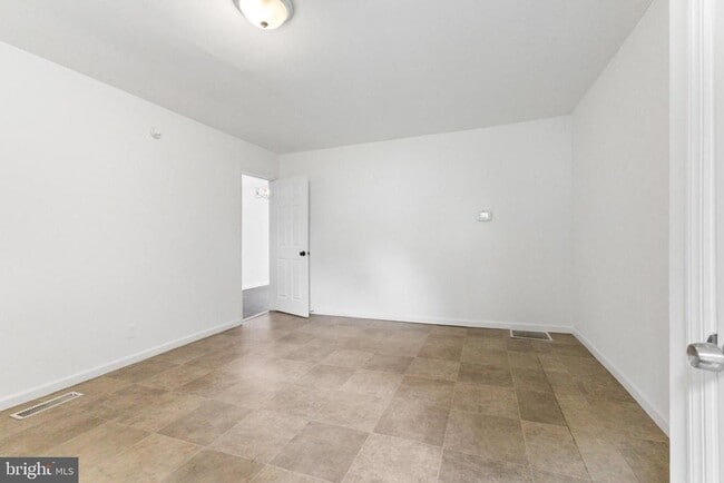 Building Photo - 211 Broad St