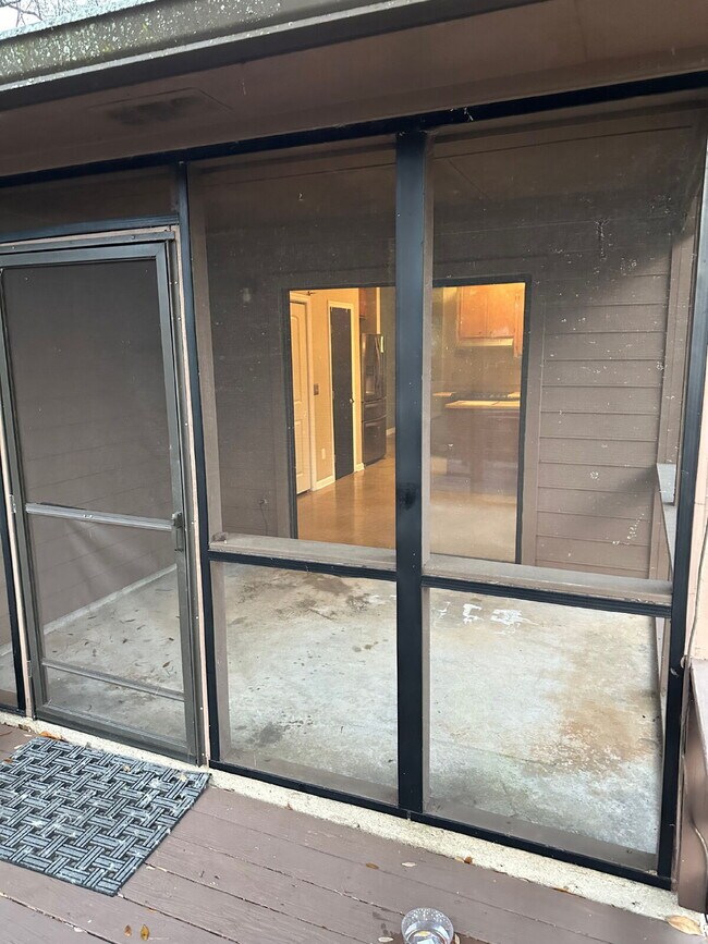 Building Photo - Great townhome in Brewster Estates!