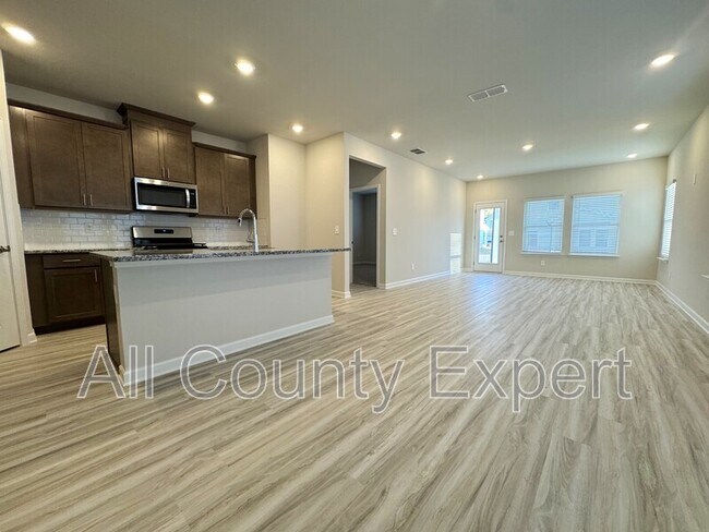 Building Photo - 823 Misty Holw Trl