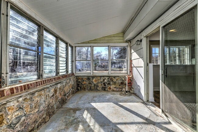 Building Photo - 155 Pastors Walk