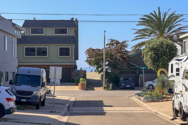 Building Photo - 118 Bardsdale Ave