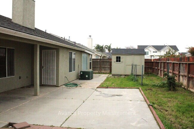 Building Photo - Home for Rent 5428 W. Saginaw Ave Fresno, CA 93722 Description 4 Bedroom/2 Bath Home in Fresno (D...