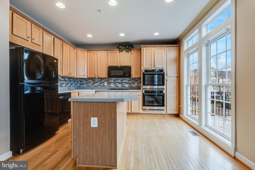 Building Photo - 43809 Water Bay Terrace