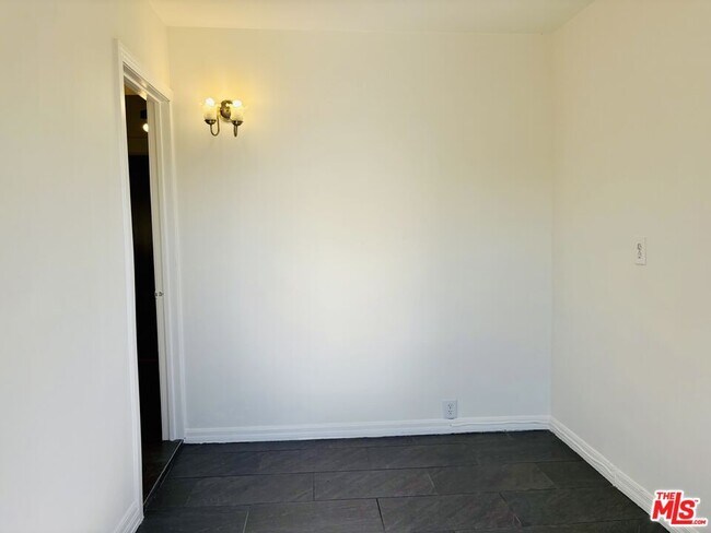 Building Photo - 2130 W 29th Pl