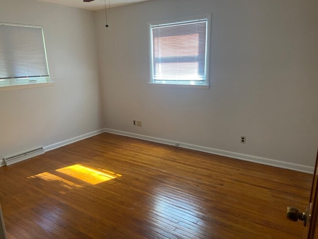 Building Photo - 253 Holly Ave