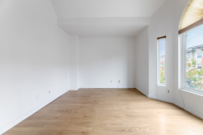 Building Photo - 4744 Ben Ave