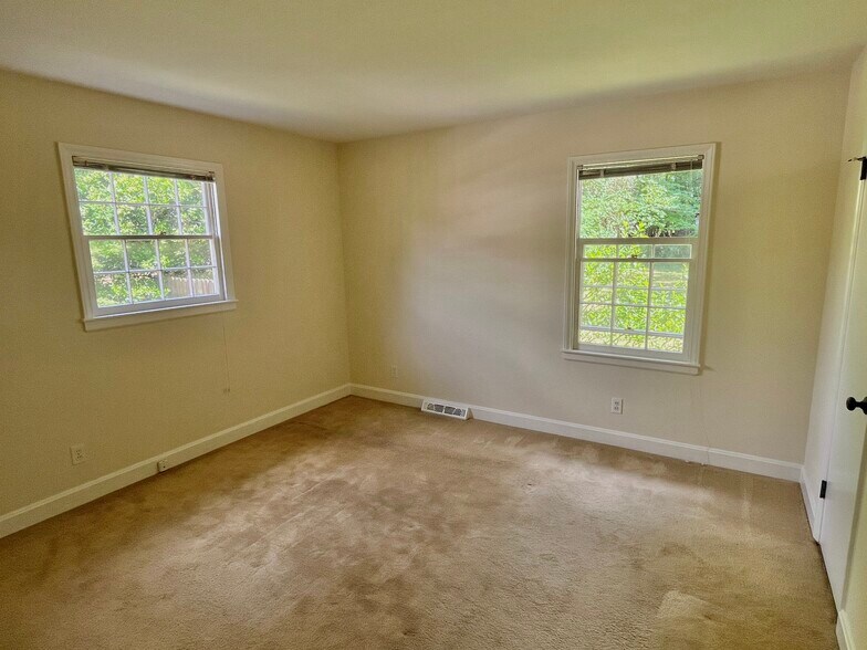 Building Photo - 7113 Rockcliff Ct