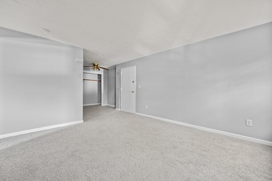 Building Photo - 30 Long St