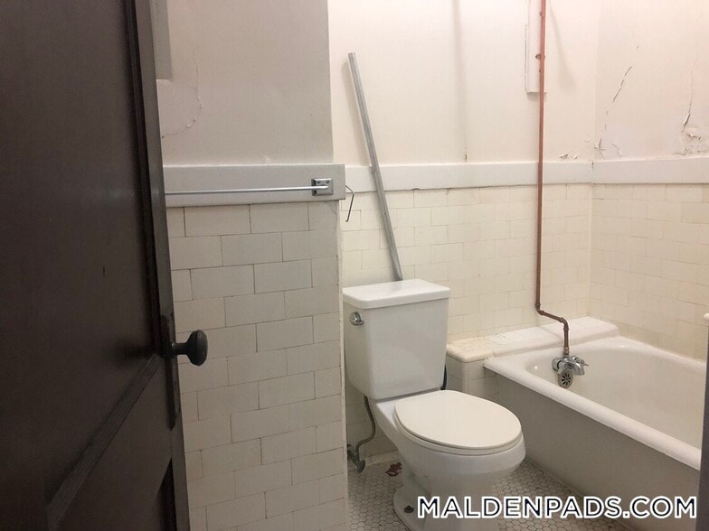 Building Photo - 349 Pleasant St