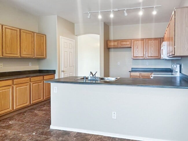 Building Photo - Enjoy the Incredible Estrella Mountain Ranch amenities!