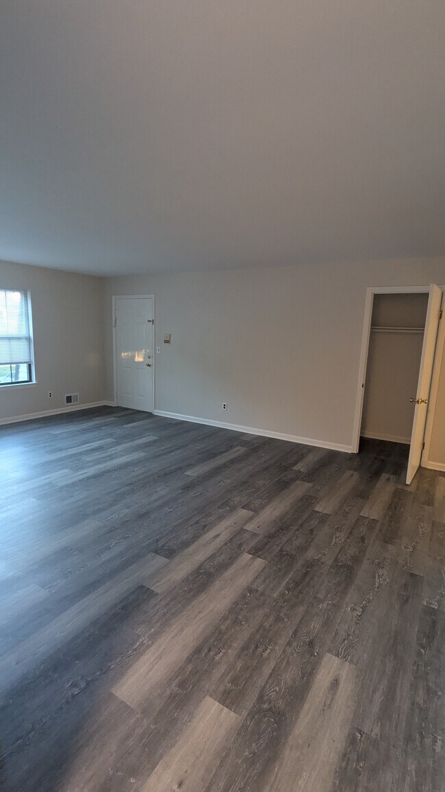 Living Room Pic 1 - 824 Orlando St