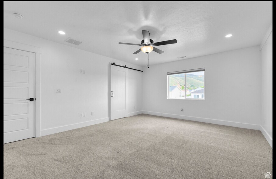 Building Photo - 711 W 660 S