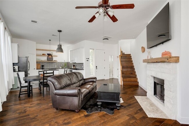 Building Photo - 1802 Village Oak Ct
