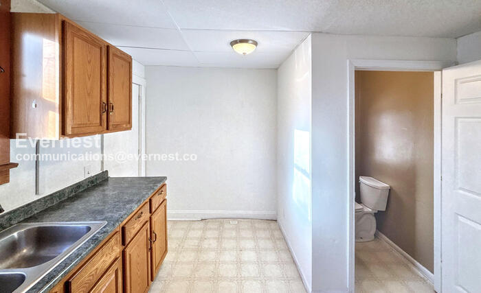 Building Photo - 661 S Burgess Ave