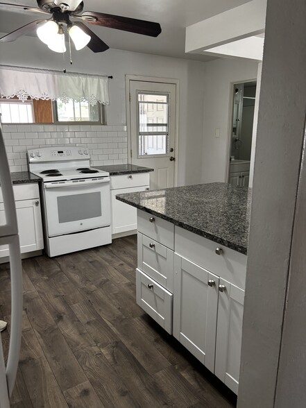 Granite countertops - 3030 W Marshall Ave