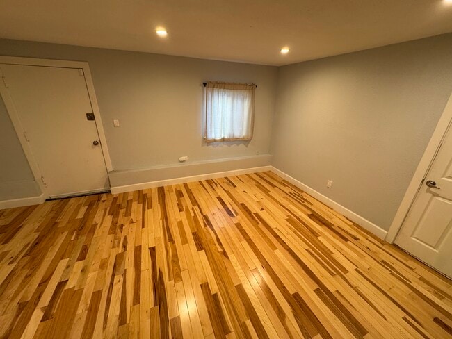 Building Photo - 4816 Bond St