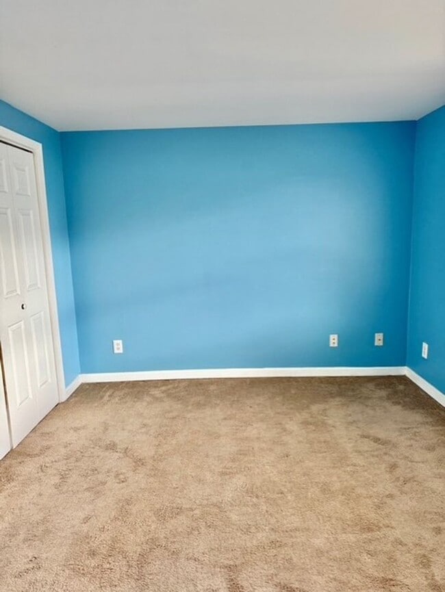 Building Photo - 120 Hinsdale St