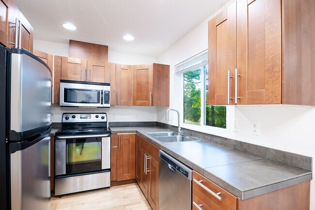 Building Photo - STILL AVAILABLE! Special: Only $500 Securi...