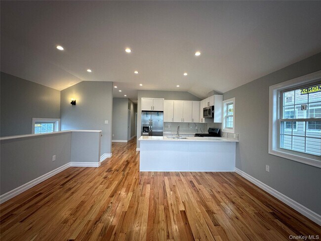 Building Photo - 170-16 143rd Rd